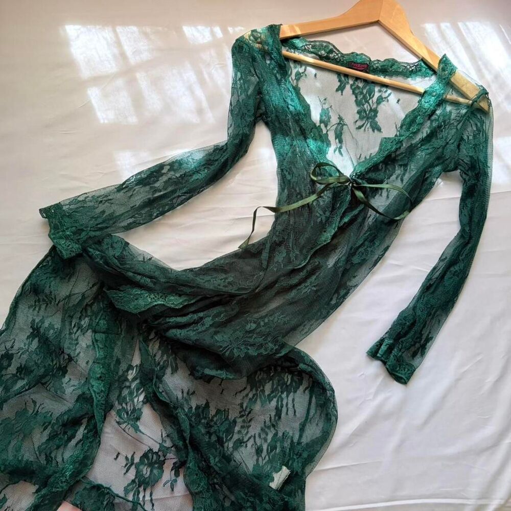 Avid Love | M — deep emerald floral lace duster